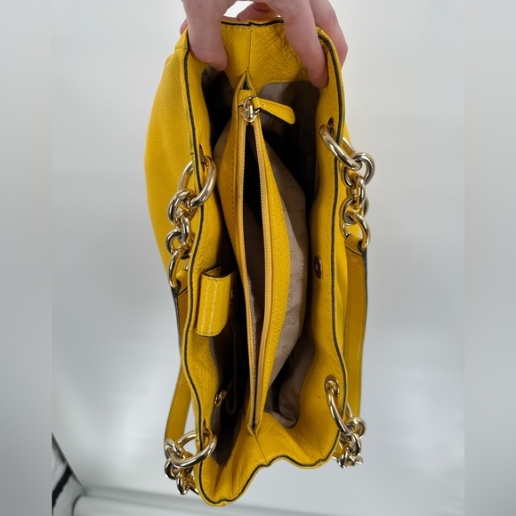 MICHAEL Michael Kors Large Leather Fulton Chain Shoulder Tote (Citrus) - Picture 3 of 16